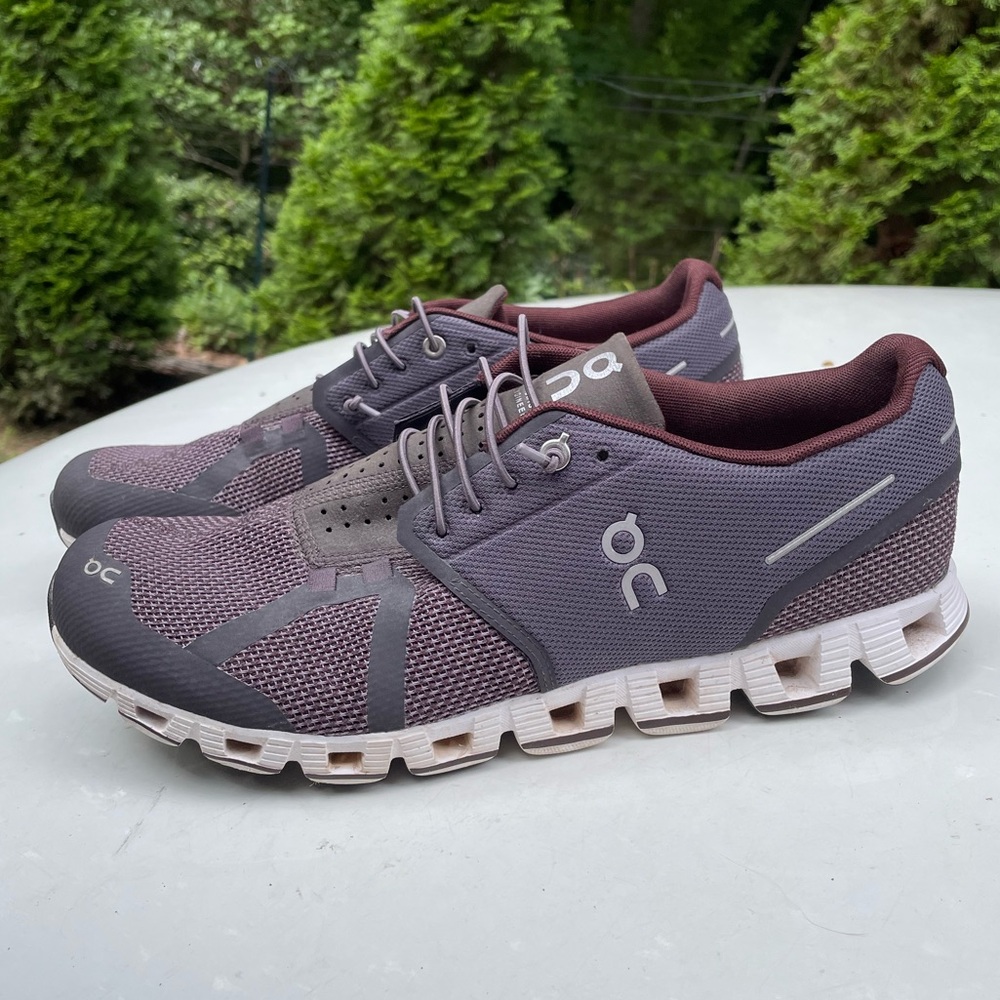On Cloud Running Shoes Size 11 Men’s